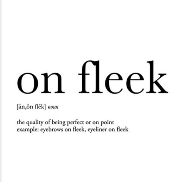 Express Women's Gray Roundneck Graphic On Fleek Short Sleeve T-shirt - Picture 10 of 10